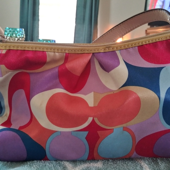 Assorted purses - Picture 4 of 16